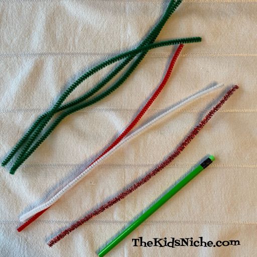 Make a Christmas Wreath From Pipe Cleaners – The Kids Niche